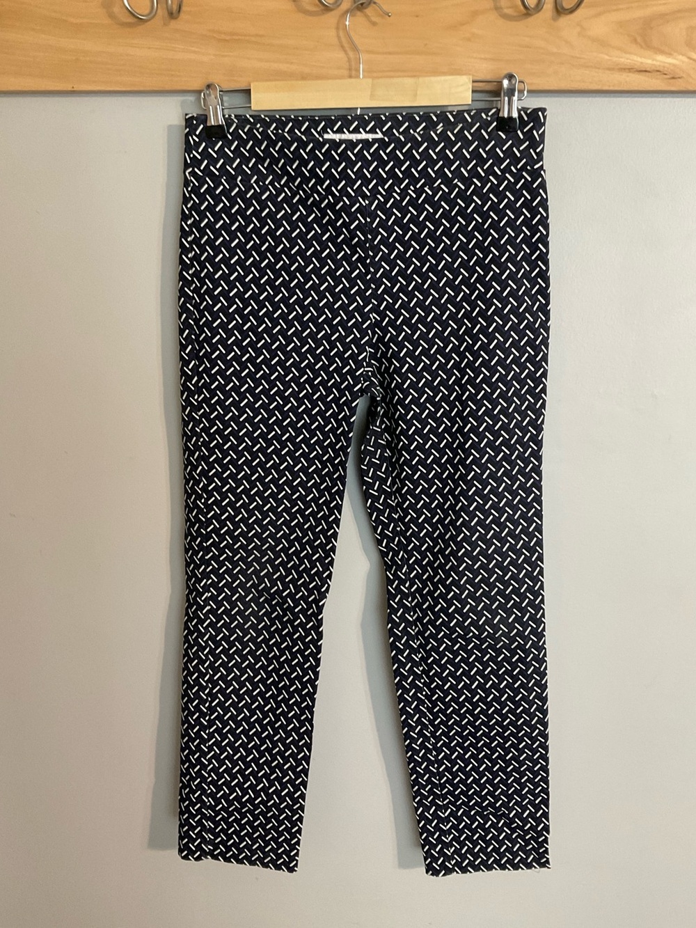 Margaret M Slimming Black  Pull-On Pants Medium